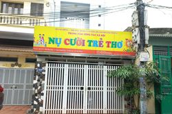 Bé 22 tháng tuổi rời nhóm trẻ với nhiều vết xước rớm máu
