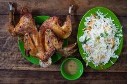Món gà ướp gia vị lạ ở An Giang, khách phải chờ cả tiếng mới được thưởng thức