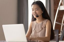Dân văn phòng đi học nói ở tuổi 30