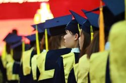 Tiến sĩ thu nhập 8 triệu/tháng