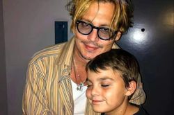 Con trai kín tiếng của Johnny Depp