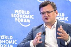 Tại Diễn đàn Davos, Ukraine khẩn cầu viện trợ tên lửa