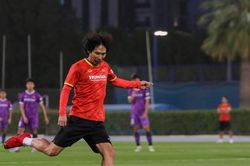 HLV Gong Oh Kyun 'ra chiêu', Nhâm Mạnh Dũng nhận đặc cách bất ngờ