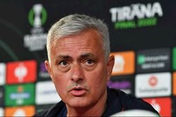 'Người đặc biệt' Mourinho ca ngợi chiến thắng lịch sử của AS Roma