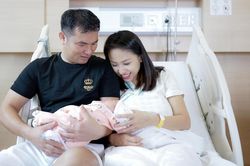 Hậu hạ sinh nhóc tỳ, Vân Hugo nói hộ tiếng lòng của biết bao bà mẹ bỉm sữa