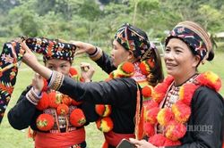 Tuyên Quang: Bảo tồn trang phục truyền thống của người Dao đỏ