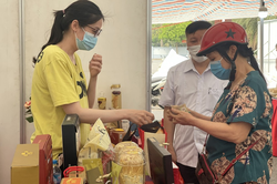 Lương tối thiểu tính theo giờ: Người lao động lo 'không đủ sống'