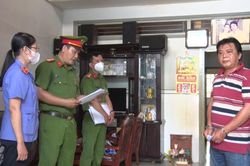 Thực hiện lệnh bắt tạm giam đối tượng sản xuất, buôn bán hàng giả ở Phú Tân