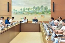 Xây dựng luật minh bạch để chức phận như thế nào thì làm việc đó