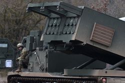 Mỹ tính gửi hệ thống tên lửa tầm xa cho Ukraine