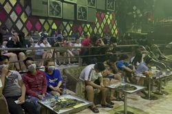 Đột kích quán bar Paradise ở quận Tân Phú, phát hiện 63 khách dương tính với ma túy