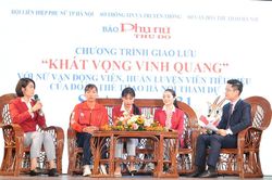 Giao lưu cùng những 'cô gái vàng' của Đoàn thể thao Hà Nội