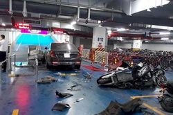 Công an điều tra vụ 'siêu xe' Maybach đâm hàng loạt xe máy ở chung cư