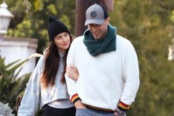 Tình yêu 5 năm của minh tinh '50 sắc thái' và Chris Martin