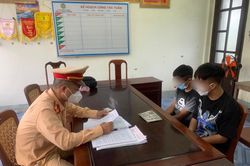 Hà Tĩnh: 'Bốc đầu' trước camera an ninh, 2 'quái xế' bị phạt hơn 8 triệu đồng
