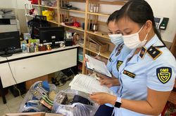 TPHCM: Đột kích kho mỹ phẩm, thực phẩm chức năng nghi nhập lậu trị giá hàng tỷ đồng