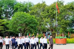 Hội Nhà báo Việt Nam và các cơ quan báo chí dâng hương tưởng niệm Chủ tịch Hồ Chí Minh