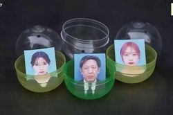 Cỗ máy bán ảnh thẻ của người lạ mặt gây sốt ở Nhật Bản
