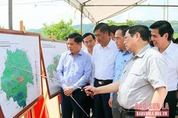 Thủ tướng Chính phủ kiểm tra dự án cao tốc Hòa Bình - Mộc Châu