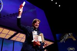 Đạo diễn Ruben Östlund lần thứ hai giành giải Cành cọ vàng với 'Triangle of Sadness'