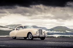 'Quý tộc già' Bentley R-Type Continental 70 tuổi là chiếc xe đắt đỏ nhất
