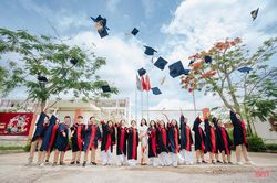 Học sinh Hà Tĩnh lưu giữ tuổi hoa niên trong những tấm hình