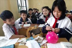 Noi gương Bác, học sinh Hà Tĩnh thực hành tiết kiệm
