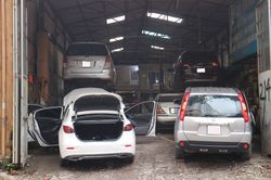 Xếp hàng vệ sinh ôtô sau trận mưa kỷ lục tại Hà Nội