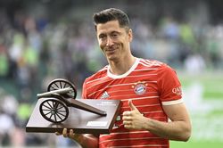 Barca nguy cơ mất Lewandowski vào tay Chelsea