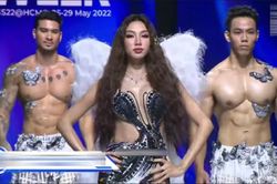 Bị ngã khi đang catwalk, Hoa hậu Thùy Tiên vẫn được khen ngợi vì bản lĩnh xử lý sự cố