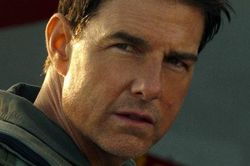 Tom Cruise không địch nổi mèo máy Doraemon
