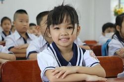 Bài văn 'kể chuyện buồn' của bé gái tiểu học đạt 9 điểm nhưng lời phê của cô giáo mới là điều gây chú ý