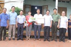 Khen thưởng công dân cứu 3 người đi xe bị mất phanh ở Tam Đảo