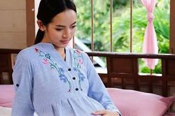 Ở cữ mẹ chồng khắc nghiệt cho ăn đói, nhìn bát cơm của bà tôi khóc lả biết nguyên do
