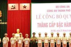 Gần 6 nghìn cán bộ chiến sĩ Công an TP Hà Nội được thăng cấp bậc hàm