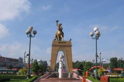 Xem xét tái lập bùng binh Chợ Bến Thành với tượng Trần Nguyên Hãn, tượng Quách Thị Trang
