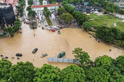 Hà Nội: Mưa lớn, xuất hiện nhiều điểm đen ngập úng là do hệ thống thoát nước yếu kém?