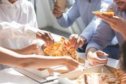 Những thói quen là 'sát thủ' đối với hệ tiêu hóa, cần loại bỏ ngay nếu không muốn tổn thọ