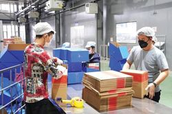 Công nhân vướng tín dụng đen, người thân bị khủng bố