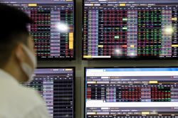 VN-Index nỗ lực lấy lại sắc xanh