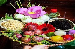 Những 'set Đoan Ngọ' giá rẻ khiến người bán 'chốt đơn mỏi tay'
