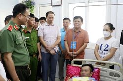 Tham gia bắt giữ các đối tượng vận chuyển 15 bánh heroin, một cán bộ công an bị thương