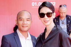 Xuân Lan tình tứ bên ông xã tại Đà Nẵng