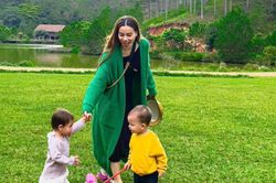 Hồ Ngọc Hà check in làng Cù Lần ở Đà Lạt, Lisa và Leon biểu cảm ngọt lịm
