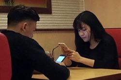 Yến Xuân và 4 năm yêu xa trong thầm lặng với thủ môn Đặng Văn Lâm: Nàng lọ lem hết lòng vì bạn trai