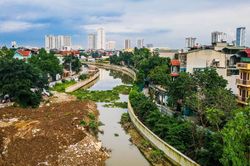 Dự án chống ngập nghìn tỷ ở Hà Nội chậm tiến độ, đất chất đống giữa lòng sông