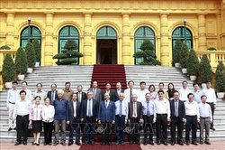 Chủ tịch nước Nguyễn Xuân Phúc gặp mặt thân mật Đoàn đại biểu Hội Khoa học lịch sử Việt Nam