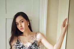 Dù đã là mẹ một con nhưng Á hậu Tường San vẫn giữ sắc vóc ngày càng quyến rũ, đẹp rạng rỡ