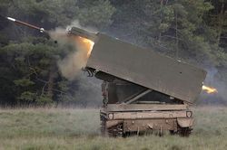 Anh tìm cách gửi pháo hạng nặng của Mỹ cho Ukraine