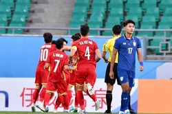 U23 châu Á: Việt Nam đánh rơi chiến thắng, Hàn Quốc 'hủy diệt'